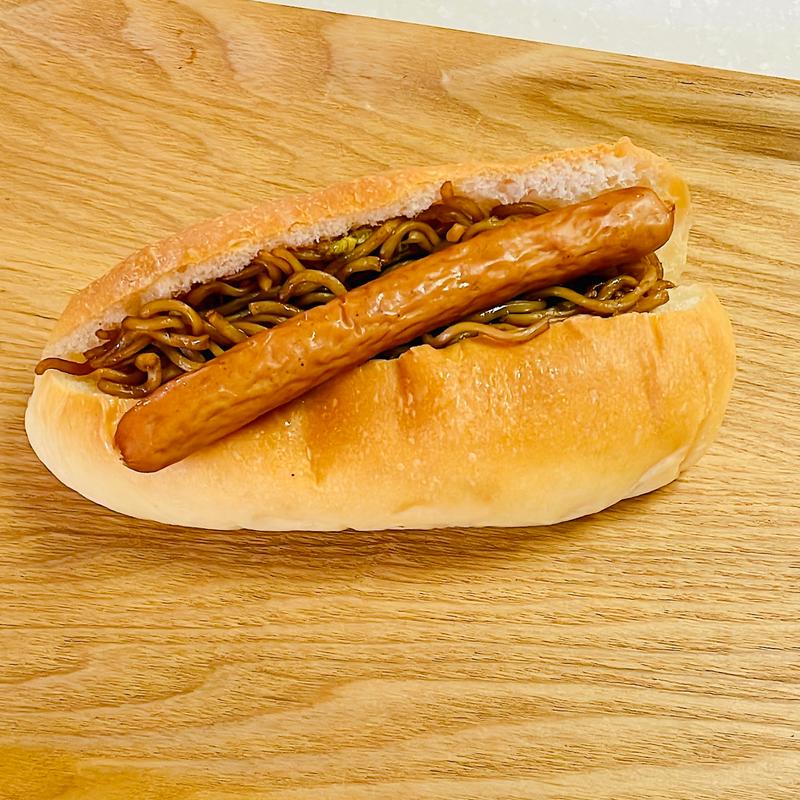 ウインナー焼きそばパン(アサカベーカリー本町店)