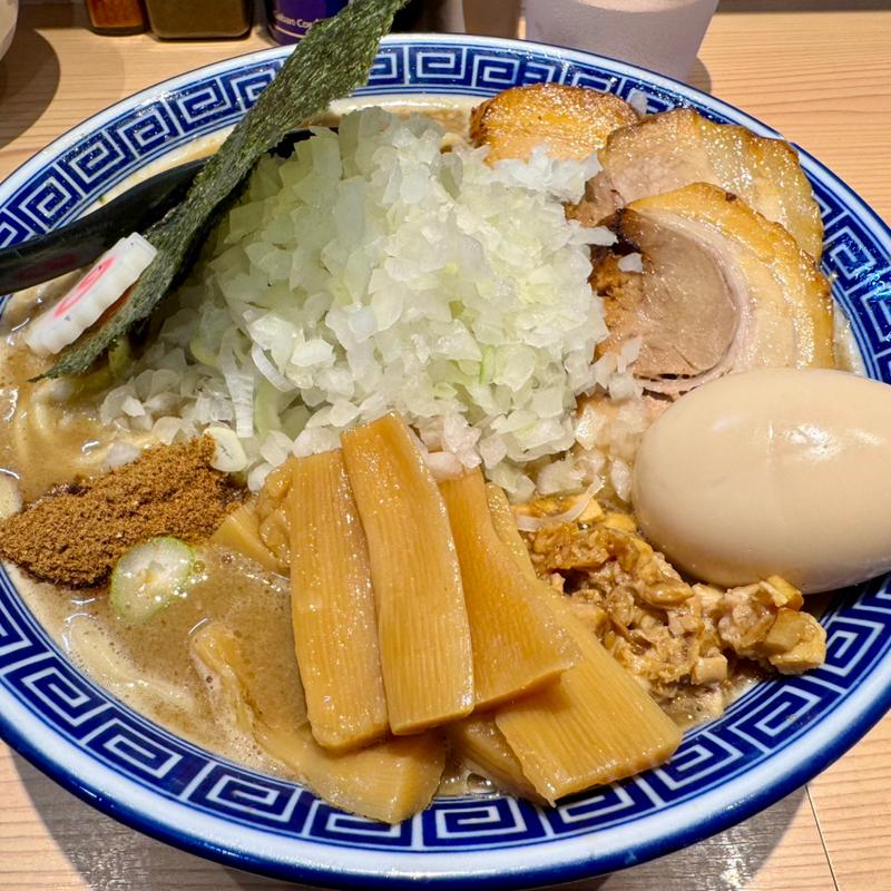 濃厚ラーメン＋特製トッピング＋タマネギ(狼煙 浦和店)