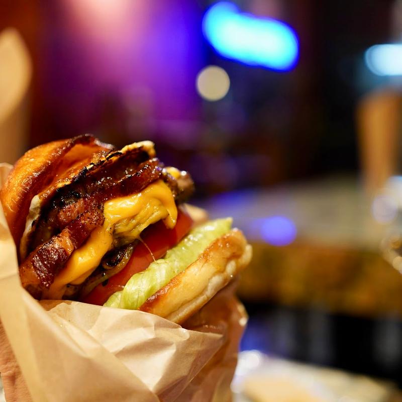 Overwhelm burger(OVERWHELM HAMBURGER & BAR STAND)