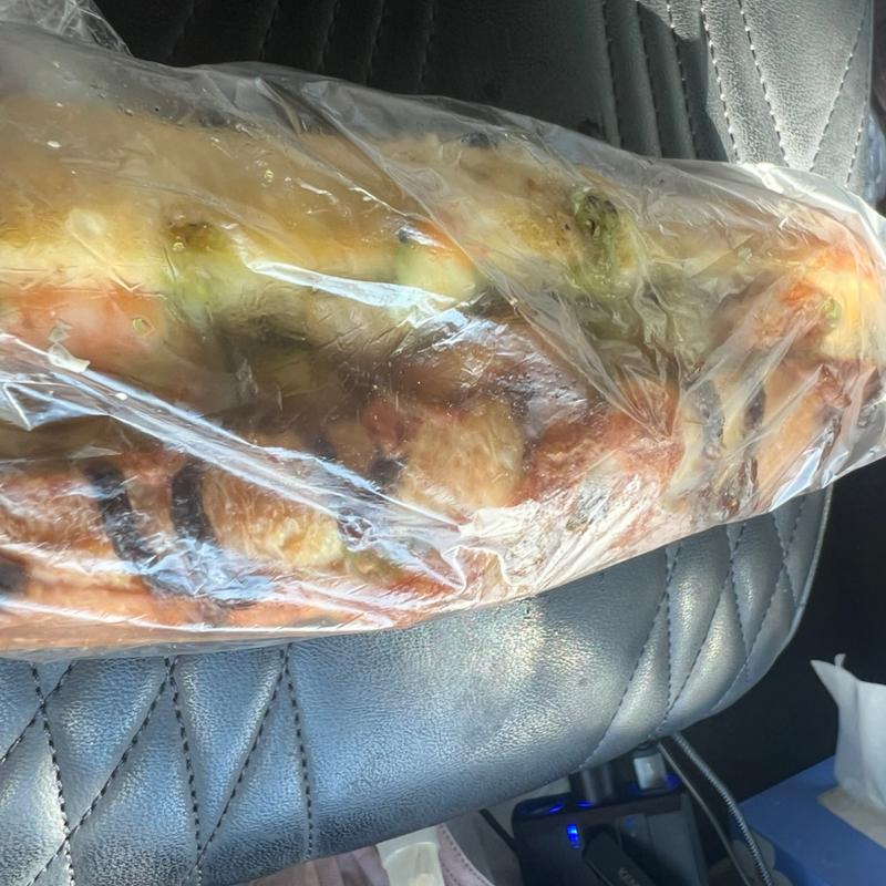 エビとアボカドのバジルソース添え(花咲みベーカリー)