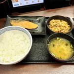 牛鮭定食(吉野家 中目黒駅前店 )