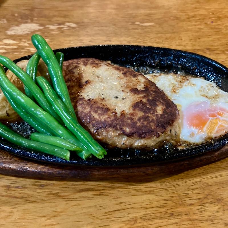 篠特製ハンバーグ180g サラダ、ライス付き(とんかつ ステーキ篠)