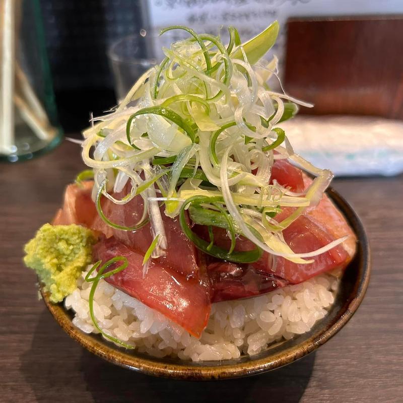 ワラサの漬け丼(串焼きbubuton)