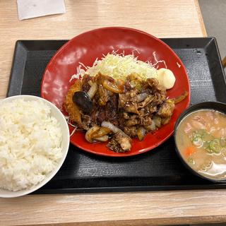 牛焼肉とロースカツの合い盛り定食(かつや 赤羽店)