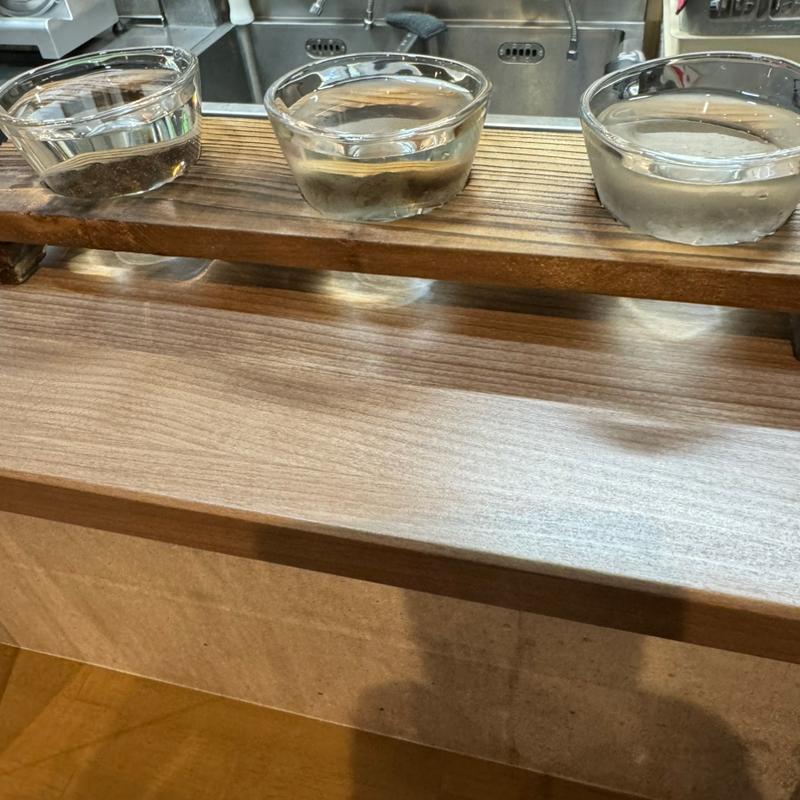 日本酒飲み比べ(電照菊赤 黄 亜麻猫)(夜空と大地sake＆noodle)