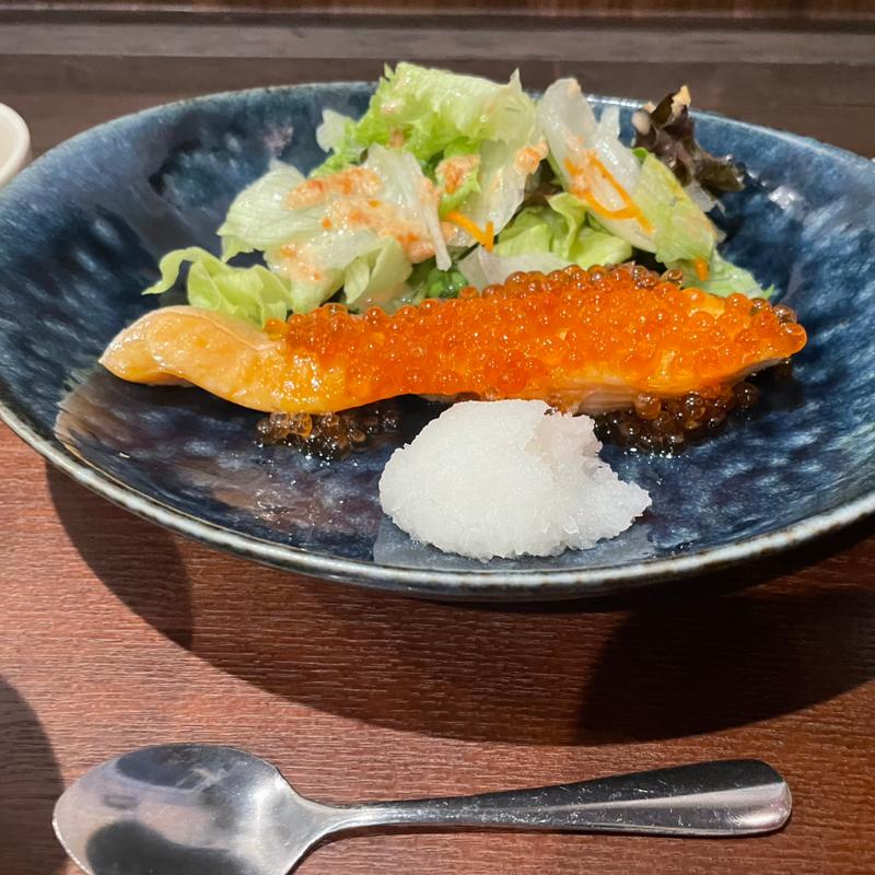 溢れるイクラの銀鮭定食(shichiri食堂)