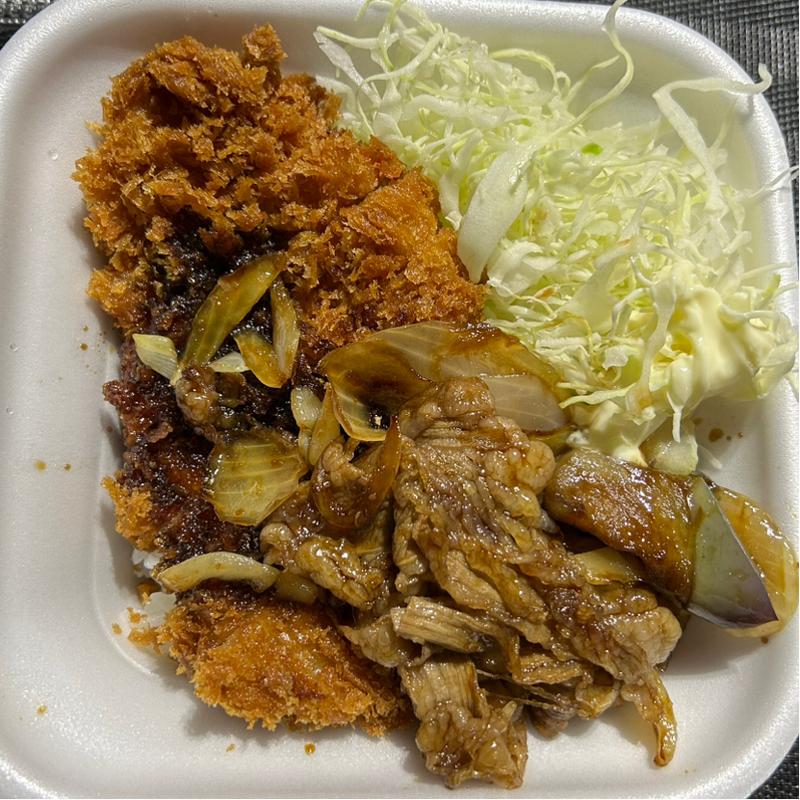 牛焼肉とロースカツの合い盛り丼(かつや 大阪枚方店)