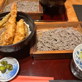 ごまそばと海老天丼(ごまそば高田屋 ビエラ小倉店)