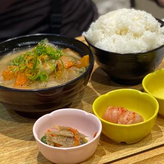 豚汁定食(博多めんたい やまや食堂 ラゾーナ川崎プラザ店)