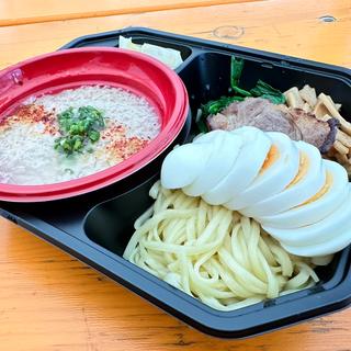 博多らーめんでぶちゃん 背脂つけめん特製盛り(大つけ麺博)