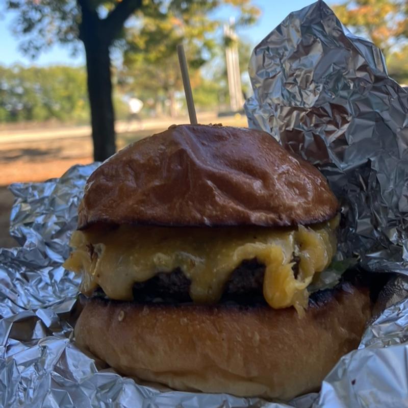 チーズバーガー(ニック&レネイ 箕面店)