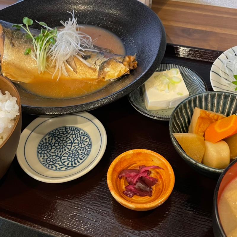 サバ味噌煮とお刺身3種盛り定食(三代目魚吉 ふじみ野食堂うおきち)