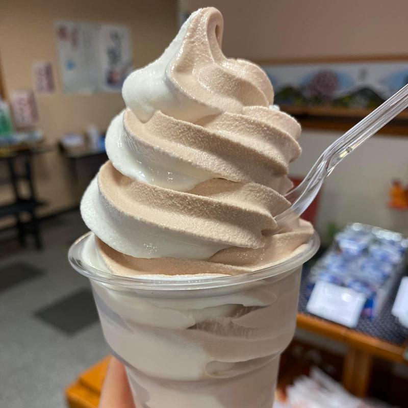 生乳&マロンソフトクリーム(もち吉 八王子店)