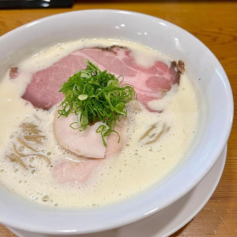 白 濃厚鶏そば(らぁ麺くろ田)