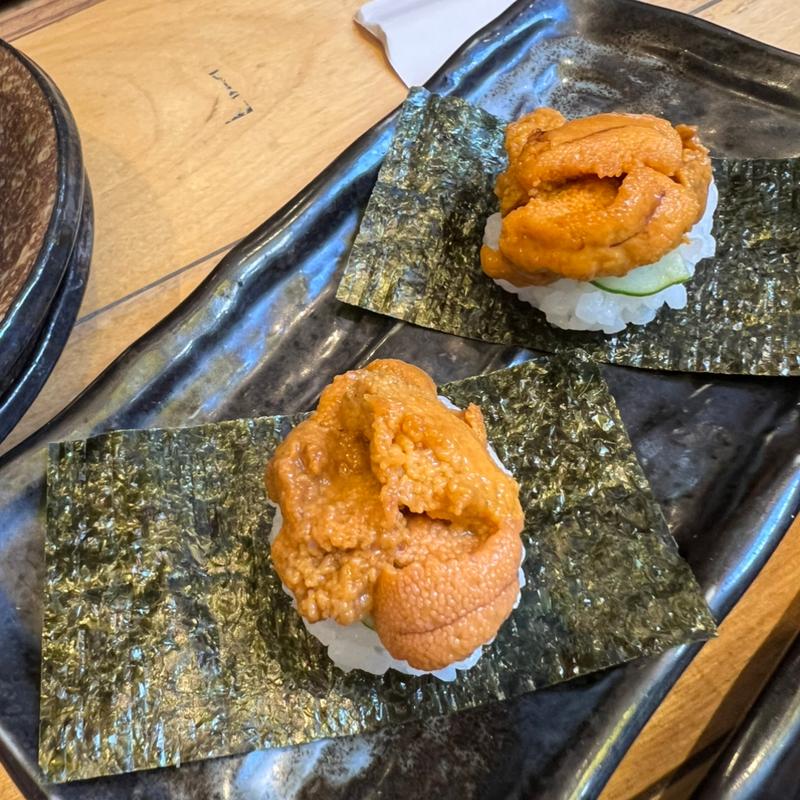 藻塩で食べる生ウニ(ニューすしセンター春木屋 裏なんば店)