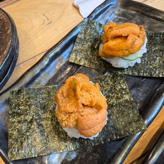 藻塩で食べる生ウニ(ニューすしセンター春木屋 裏なんば店)
