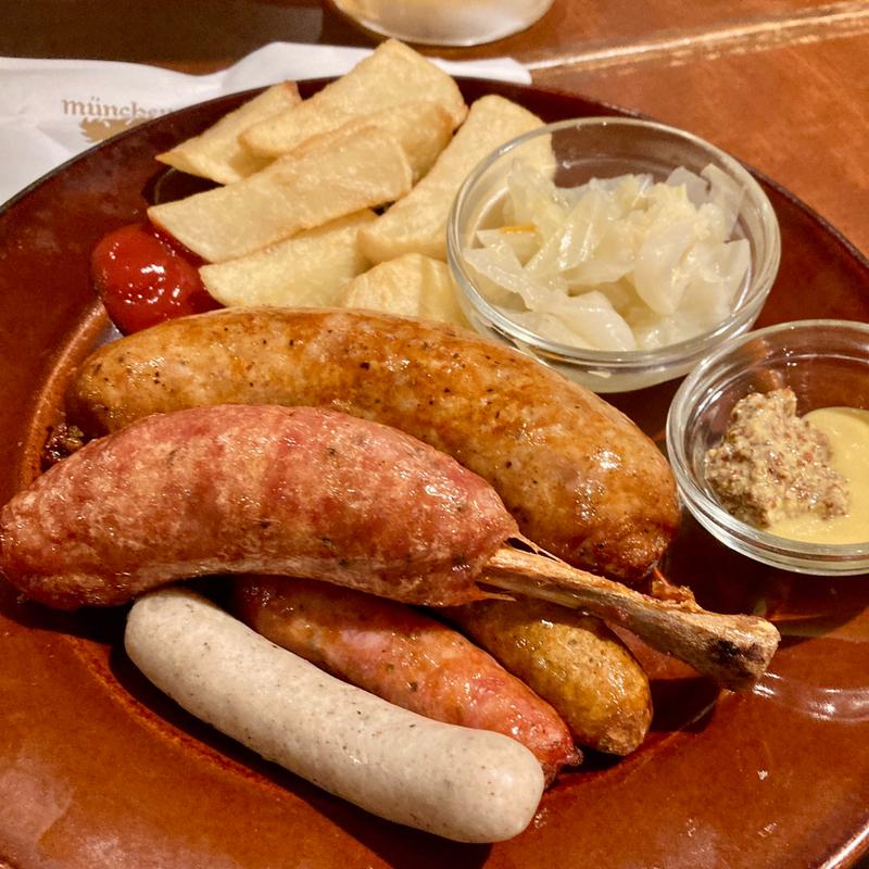 ソーセージ盛り合わせ(ビヤレストラン ミュンヘン)