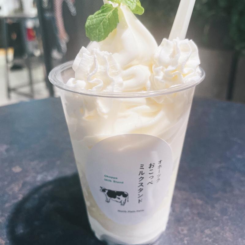 おこっぺ牛乳の白いパフェ(おこっぺミルクスタンド)