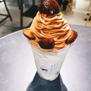 大人のごちそうモンブランパフェ(おこっぺミルクスタンド)