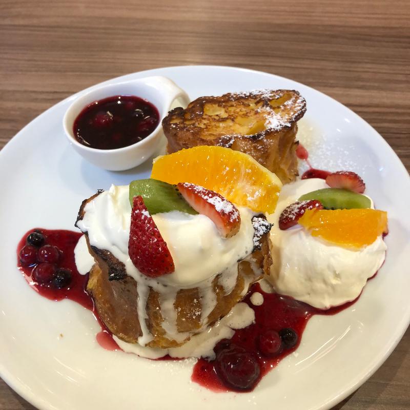 彩りフルーツのフレンチトースト(高倉町珈琲 柏の葉店)
