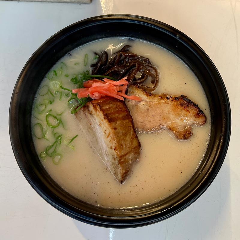 黒豚肉塊チャーシューラーメン(屋台 けいじ)