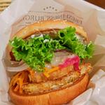 銀だらグリエのフレンチバーガー  彩り野菜とオリーブアンチョビソース(フレッシュネスバーガー山下)