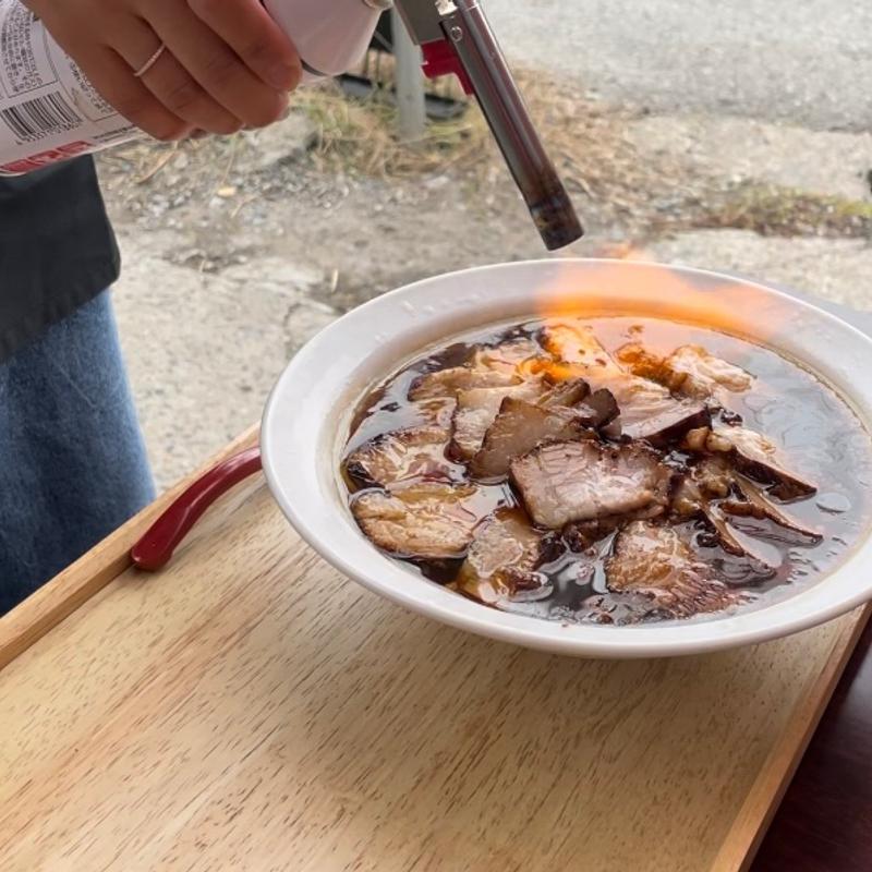 炙りチャーシューメン(市川ブラックラーメン 林遊船)