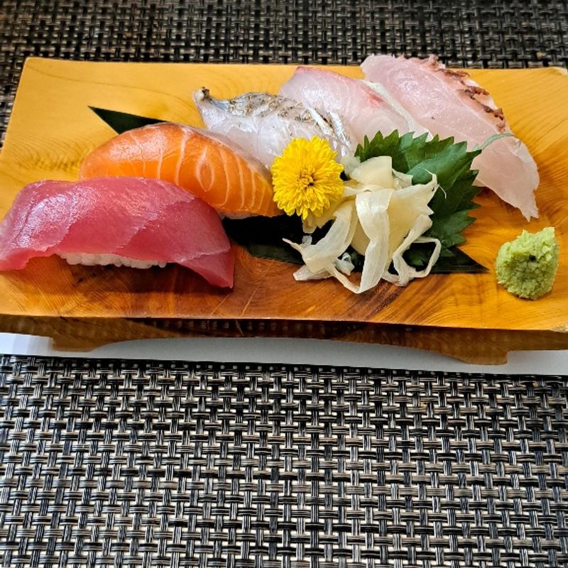 寿司5貫盛り合わせ(石庭 （せきてい）)