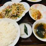 本日の日替わり(ニラレバ、餃子)