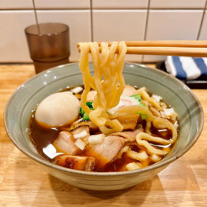 だしそば(味玉入り)中太麺(だしと麺 遊泳)