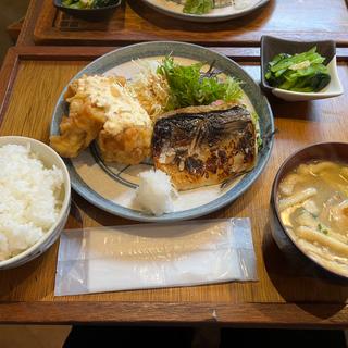 チキン南蛮（3コ）塩サバ（ハーフ）のハーフ&ハーフ(かんすけ 薬院店)