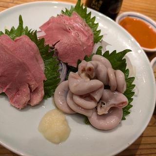 もつ刺し3種盛り(坐もつ焼き いしん 新宿大ガード店)