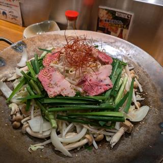 牛もつ鉄板焼き(坐もつ焼き いしん 新宿大ガード店)