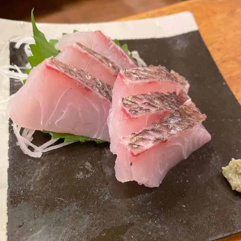 真鯛の刺身(居酒屋 イズミヤ)