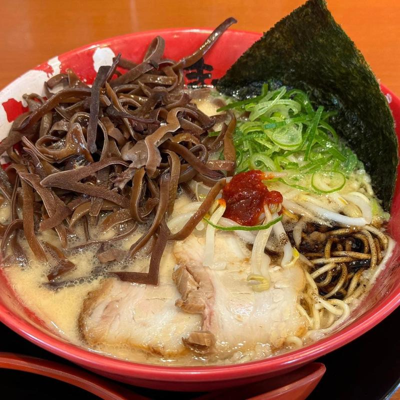 牛骨白湯ラーメン キクラゲ(ラーメンまこと屋 貝塚店)