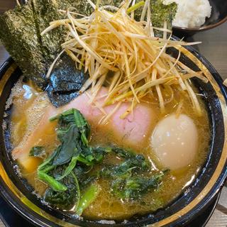 ネギラーメン（赤）(王道家直系 家系ラーメン がく)