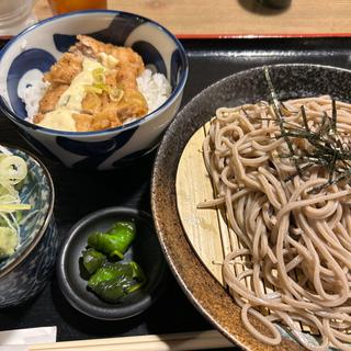 チキン南蛮丼とお蕎麦のセット(蕎麦切り くろ)