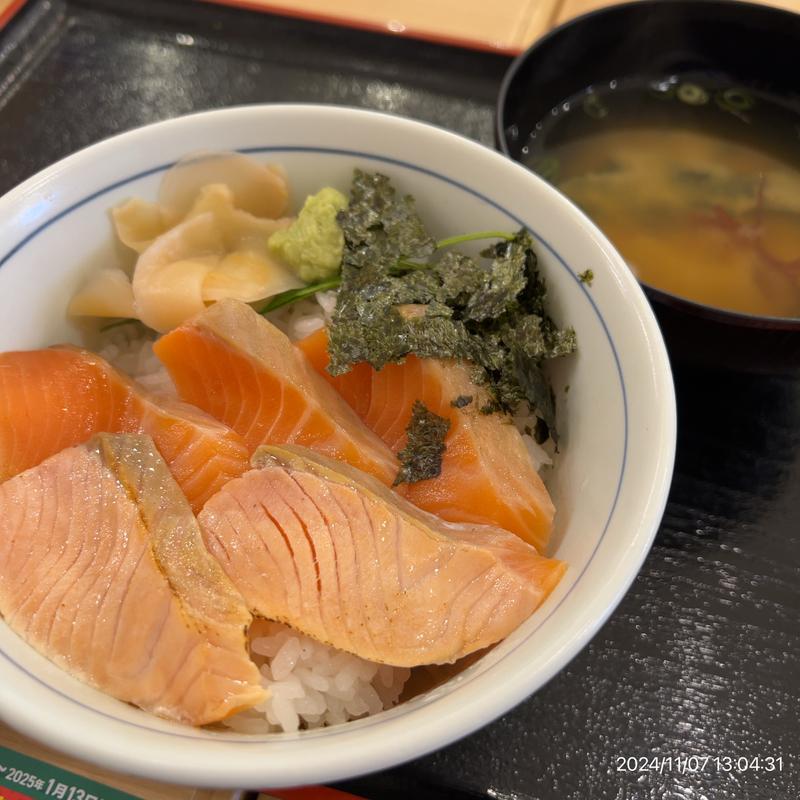 サーモンと炙りサーモンの二種丼(目利きの銀次 神保町駿河台下店)