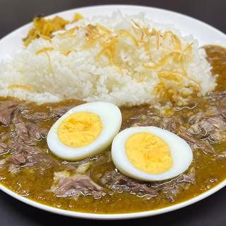 牛すじカレー並盛牛すじゆで卵トッピング(牛すじカレー 小さなカレー家 大久保店)