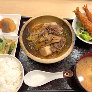 日替わり　牛肉と豆腐のすき焼き風とエビフライ(絆 旬の肴と和み酒場)