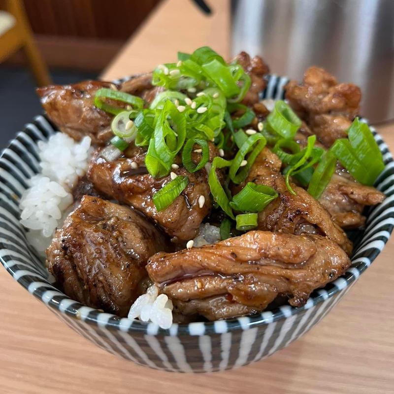 ハラミ丼(支那そば こてつ)