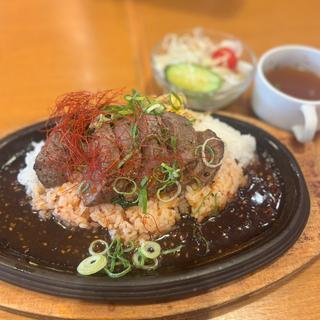 自慢のステーキ丼