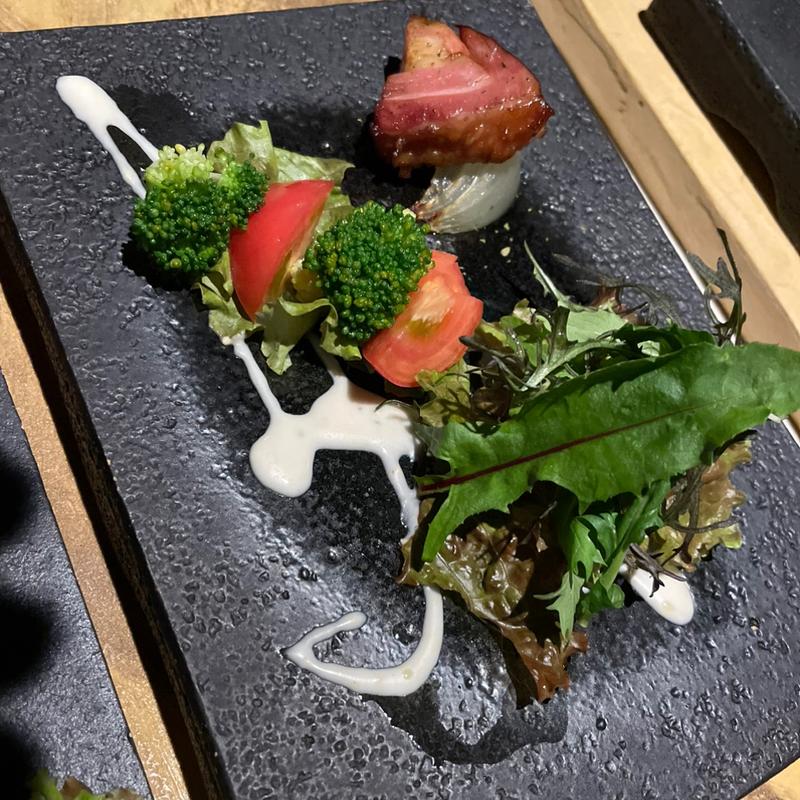 湯布院野菜と黒豚ベーコンのシーザーサラダ(luxuryVillazakuro)