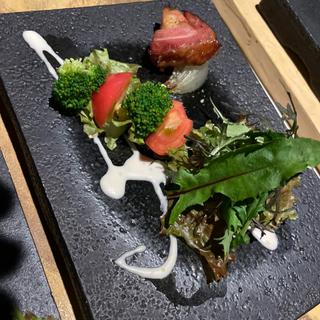 湯布院野菜と黒豚ベーコンのシーザーサラダ(luxuryVillazakuro)