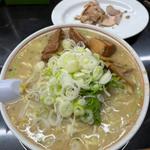 勝肉メン(手打ちラーメン 勝龍)