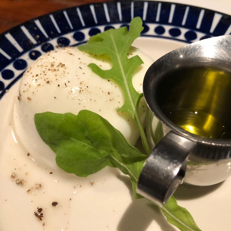 フレッシュブッラータ(ピッツェリアエイトPizzeria 8 中目黒)