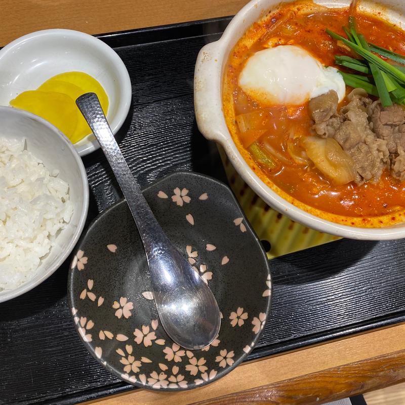 旨辛牛肉温玉カレー煮込みうどん(千吉 表参道店)