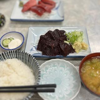 くじら刺身定食(伊勢屋食堂 )