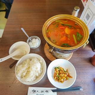 牛バラ肉とトマト・じゃが芋の煮込み鍋(東北人家 新館)
