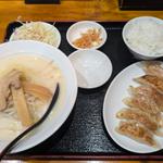 焼き餃子定食（豚骨ラーメン）